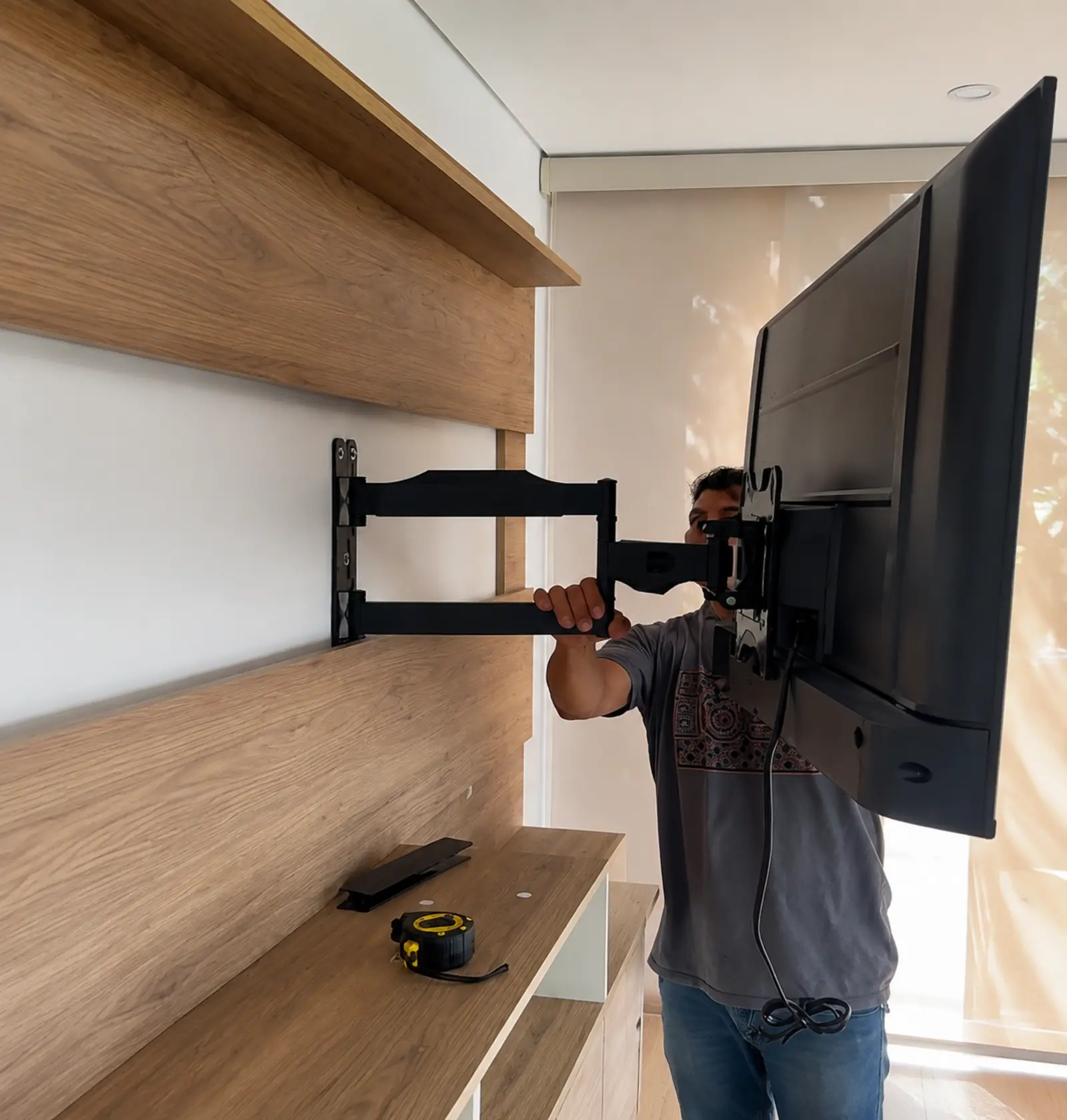 Instalación de soporte articulado para televisor en Bogotá